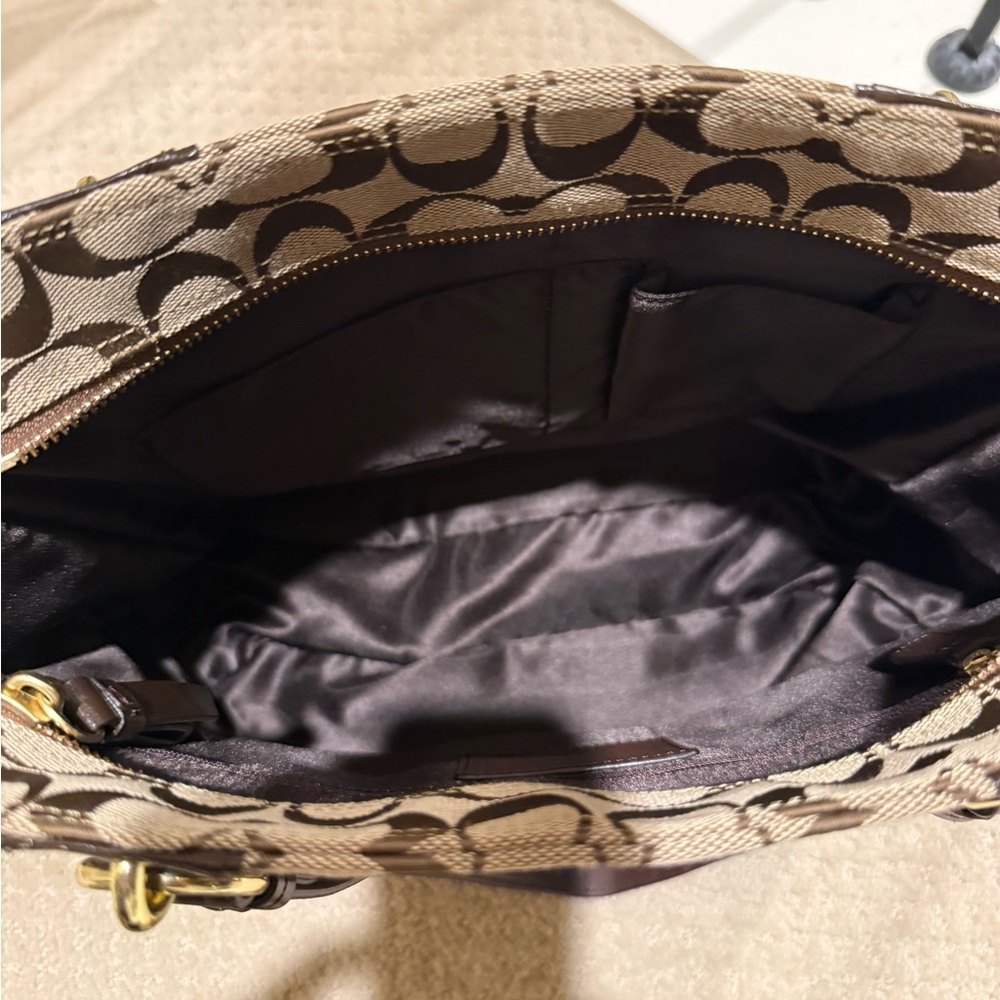 Coach Gallery signature Khaki Tote. F19388 - Picture 6 of 16